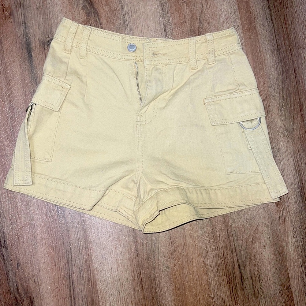Women’s khaki shorts size 1/25